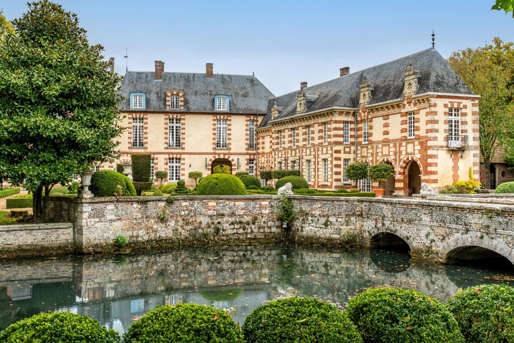 Chateau Lyons la Foret villa photo.